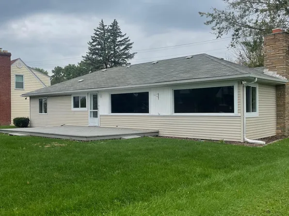 5273 Pointe Dr, East China, MI 48054