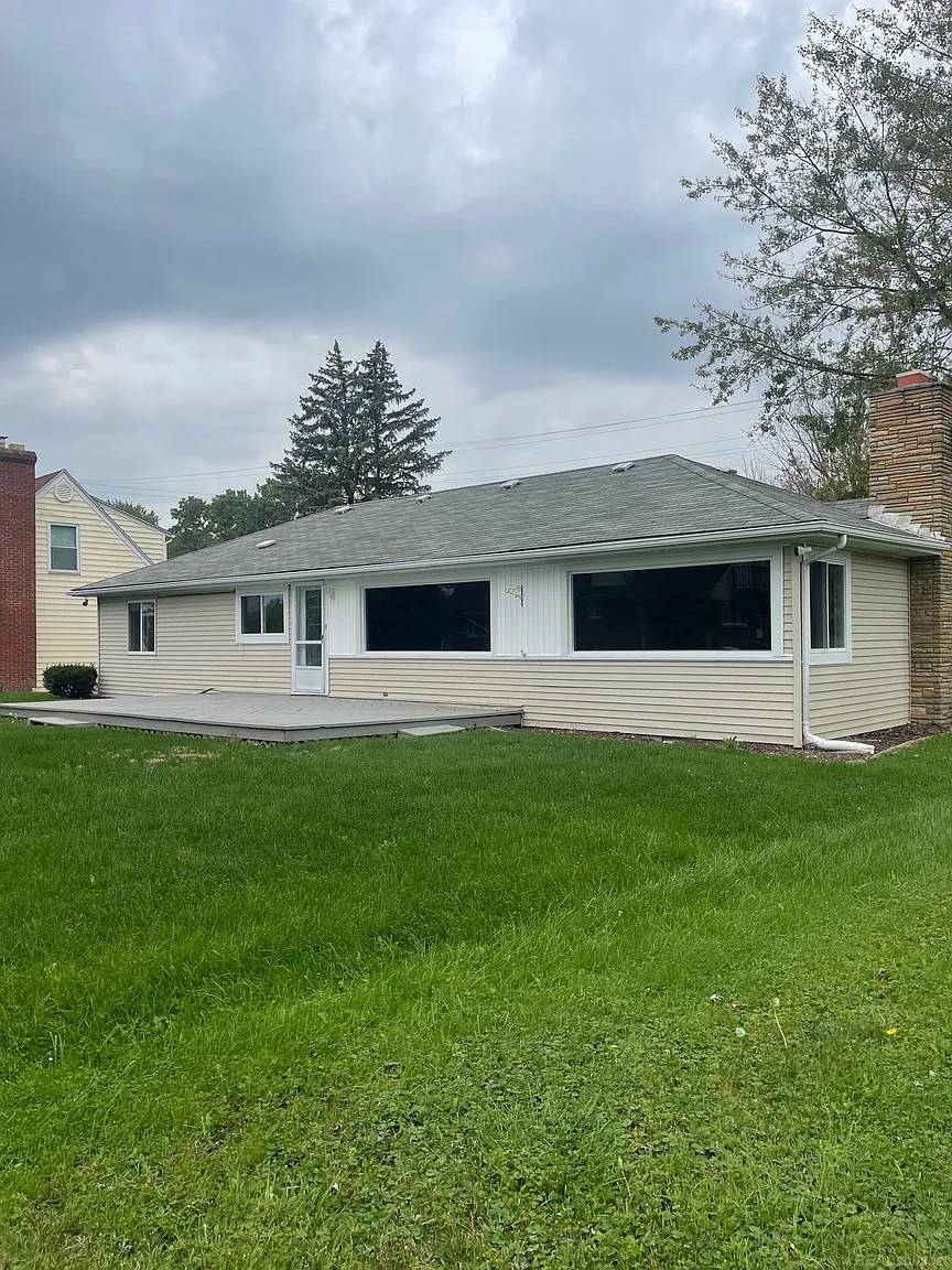 5273 Pointe Dr photo 1