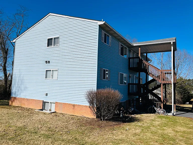 3 Bedroom, 2 Bath Apartment — Photo 3