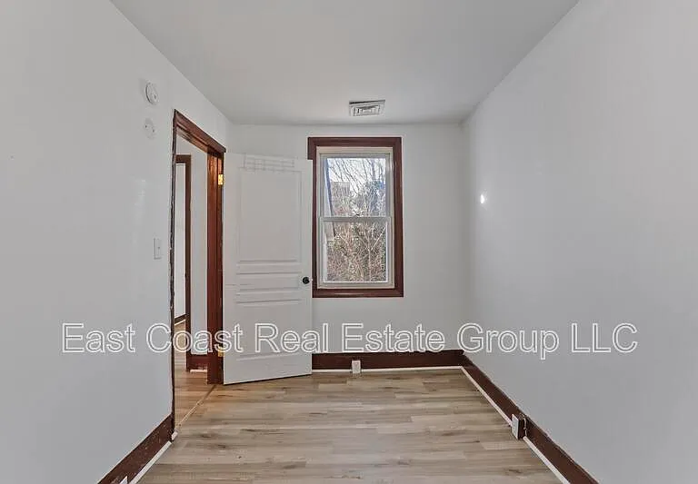 218 N College St — Photo 18