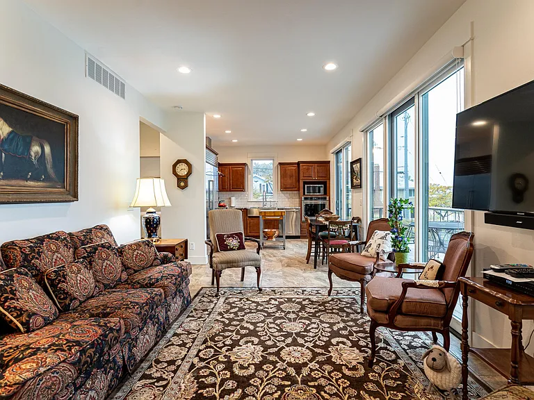 928 S Harbor Dr #B — Photo 3