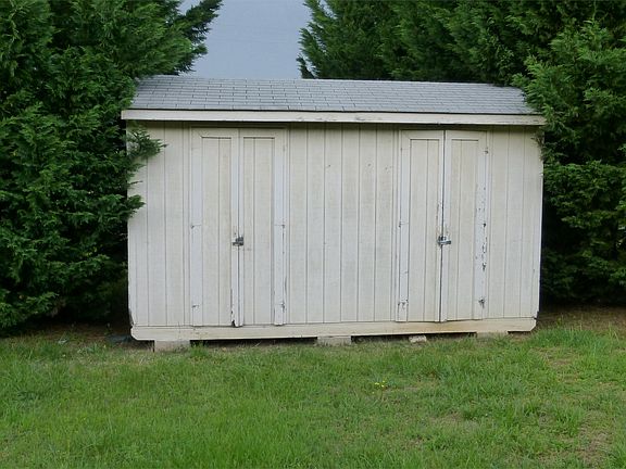 4th image of 1821 Meadow Dr