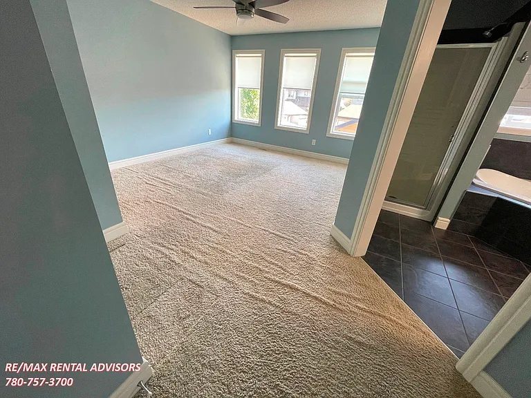 2429 Austin Cres SW — Photo 10