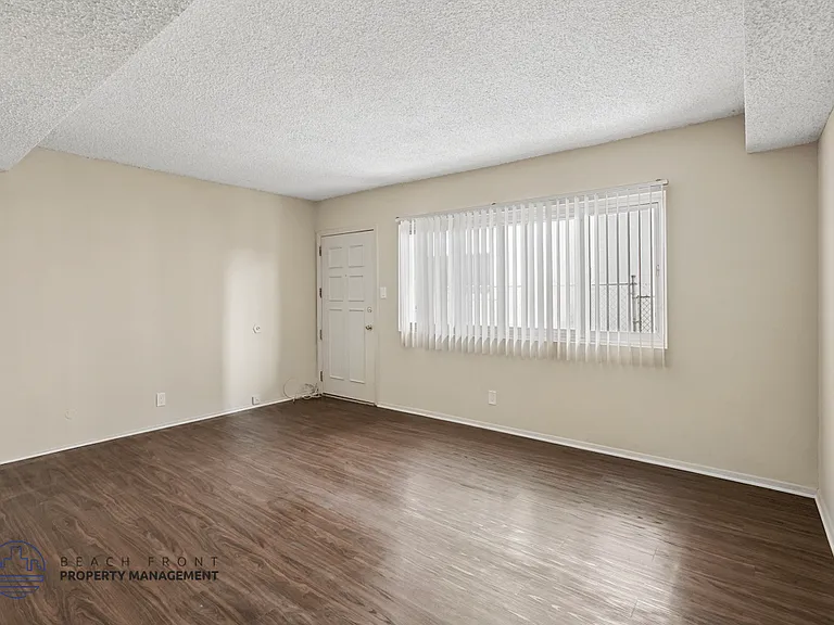 10305 Buford Ave. — Photo 16