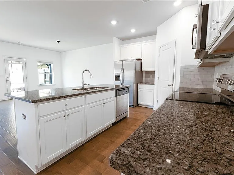 7095 Gladstone Cir — Photo 5