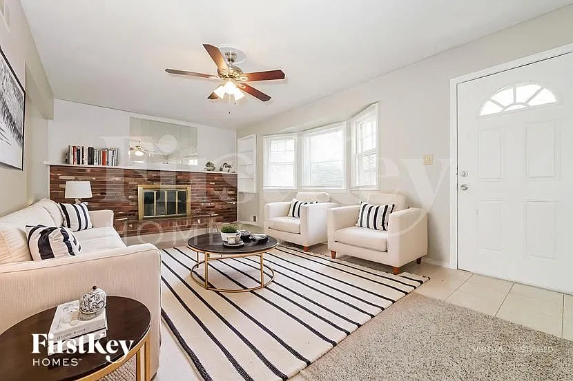 3 bed, 2.0 bath, 1971 sqft, $2,095 — Photo 3