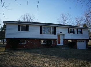 30 Eberle Rd, Latham, NY 12110