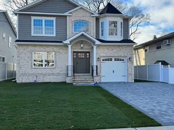 2008 Potter Avenue, Merrick, NY 11566