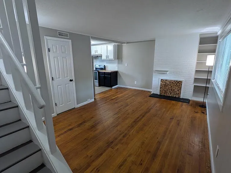 121 Nesper Rd — Photo 1