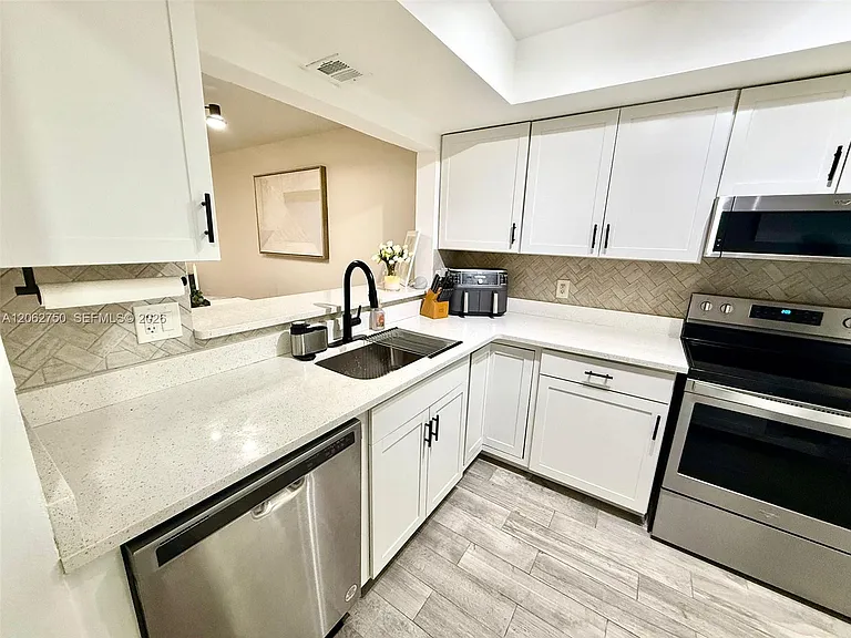 300 Promenade Dr #105 — Photo 4