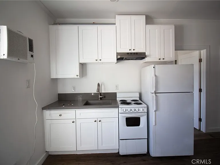 1411 S Burlington Ave #29 — Photo 3