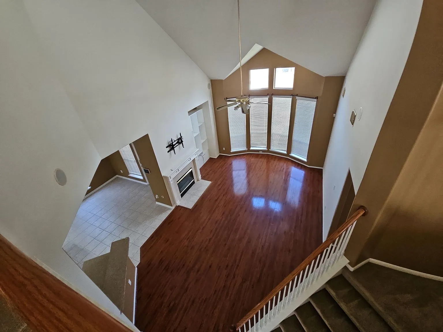 5 bed, 3.0 bath, 3427 sqft, $3,100 — Photo 2