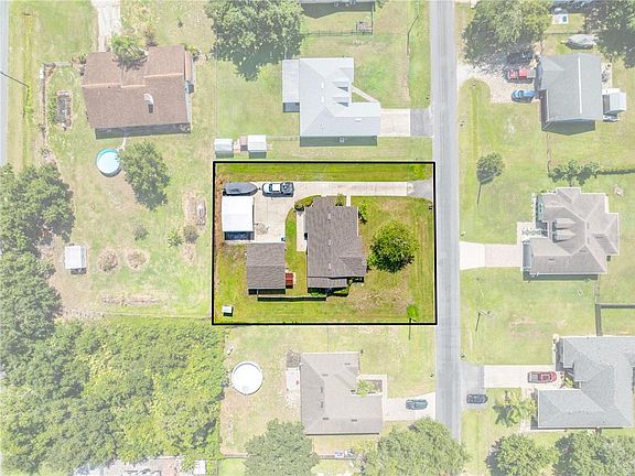 3rd image of 4865 Meadow Dr