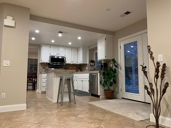 3rd image of 78890 Villeta Dr