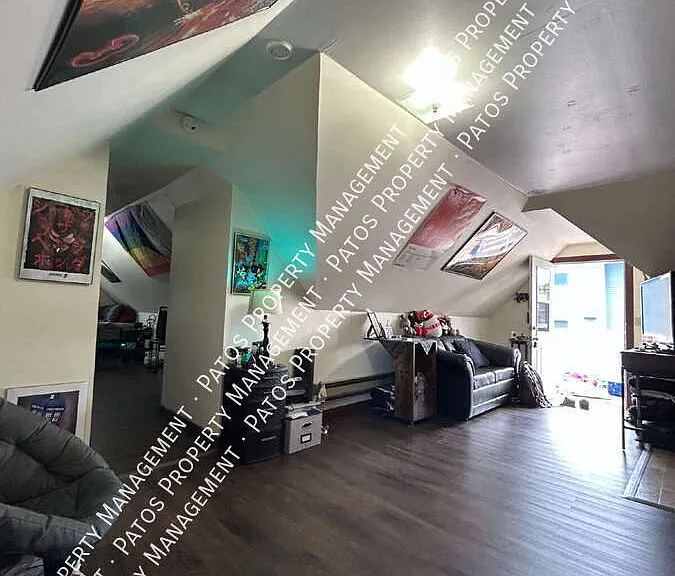 512 E Chestnut St — Photo 9