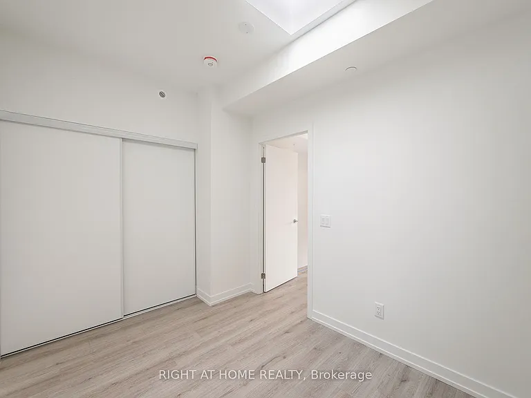 260 Finch Ave E #4 — Photo 22