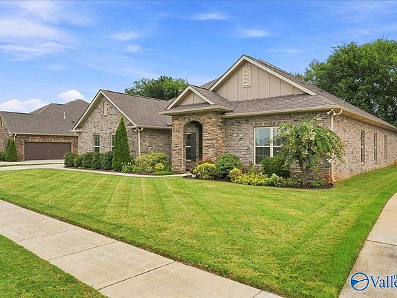 3rd image of 221 Caudle Dr