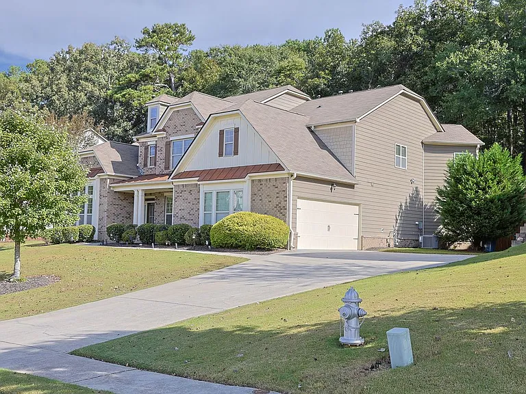 2236 Caledonia Dr SE — Photo 2