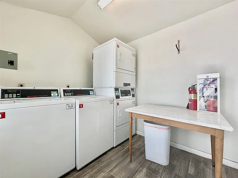 2711 Hemphill Park #11C-A105 — Photo 8