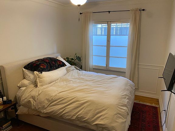 3rd image of 7004 Beverly Blvd #7004