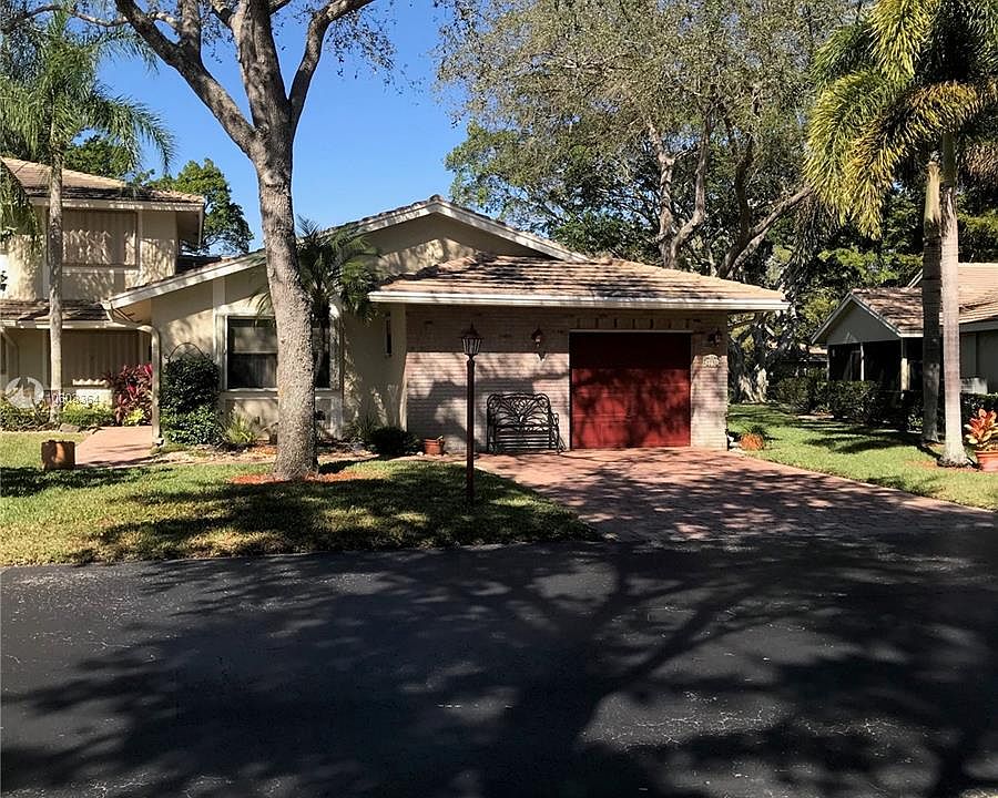 1st image of 3361 Lake Shore Dr