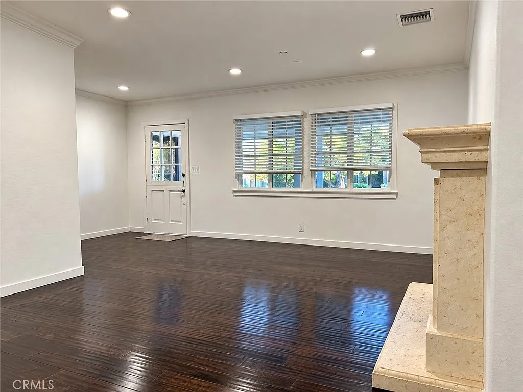 3 bed, 2.5 bath, 2881 sqft, $7,500 — Photo 3