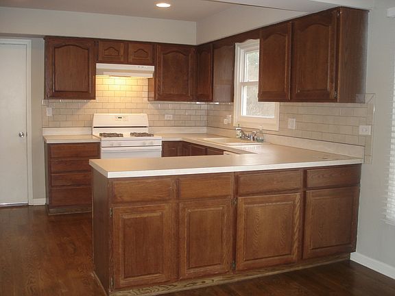 4th image of 215 N Whispering Hills Dr