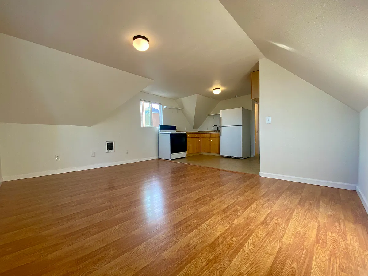 Building Photo - 2912 Logan Ave #3
