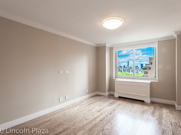 3rd image of 30 W 63rd St APT 19R