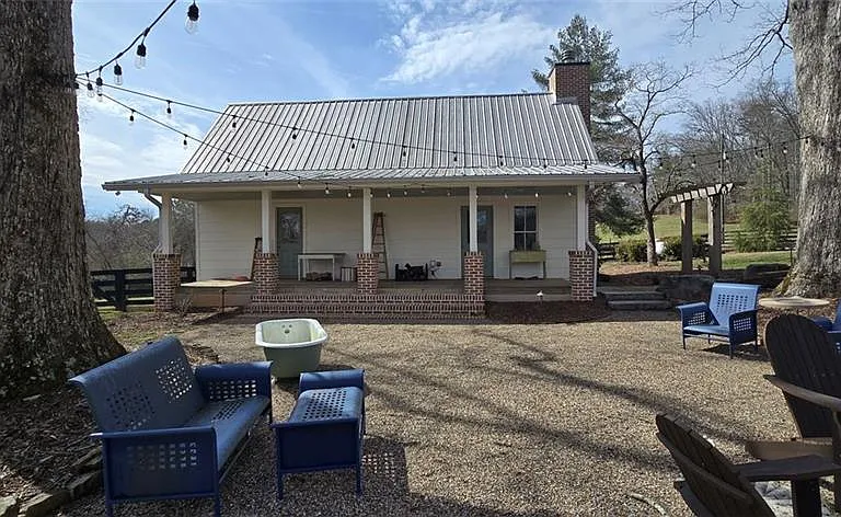 812 Bessie Ln — Photo 1