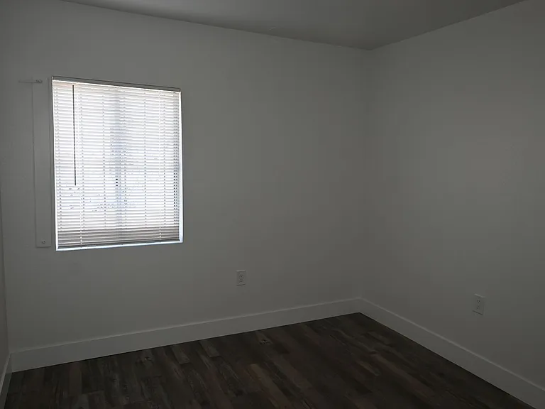 1007 C St #1 — Photo 16