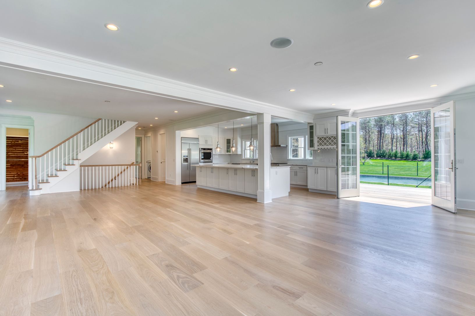  Light and airy