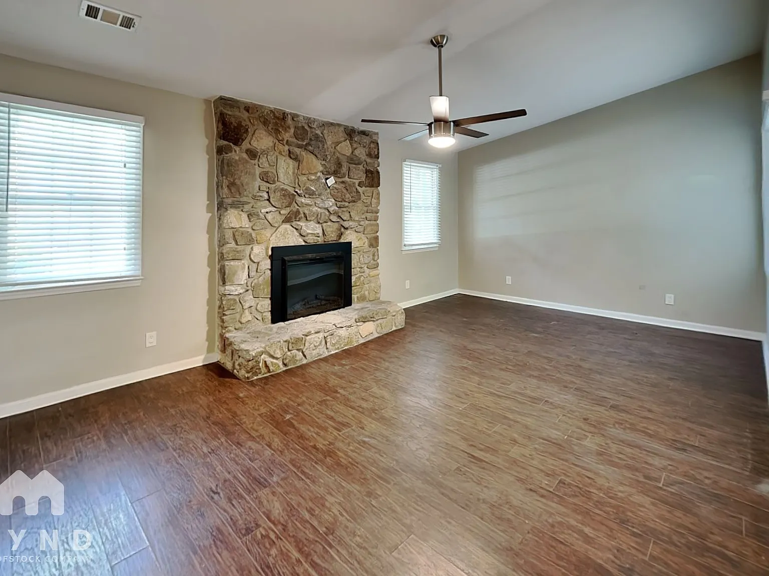 3 bed, 2.5 bath, 1797 sqft, $2,400 — Photo 2