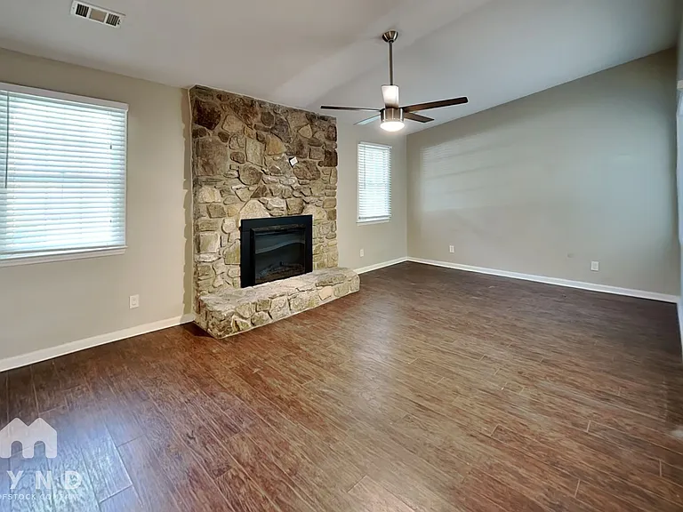 3295 Redona Dr — Photo 2