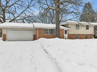 146 Stonybrook Way NE, Fridley, MN 55432