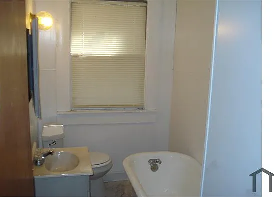 1626 Gladstone St #1 — Photo 6