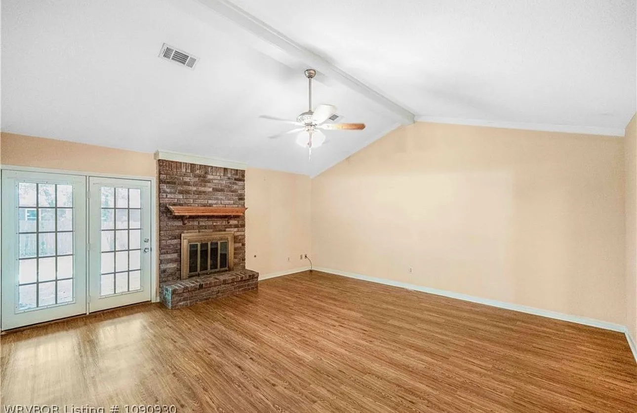 3 bed, 1760 sqft, $1,899 — Photo 2