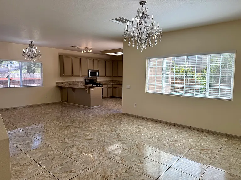 1561 Rebecca Ln — Photo 11