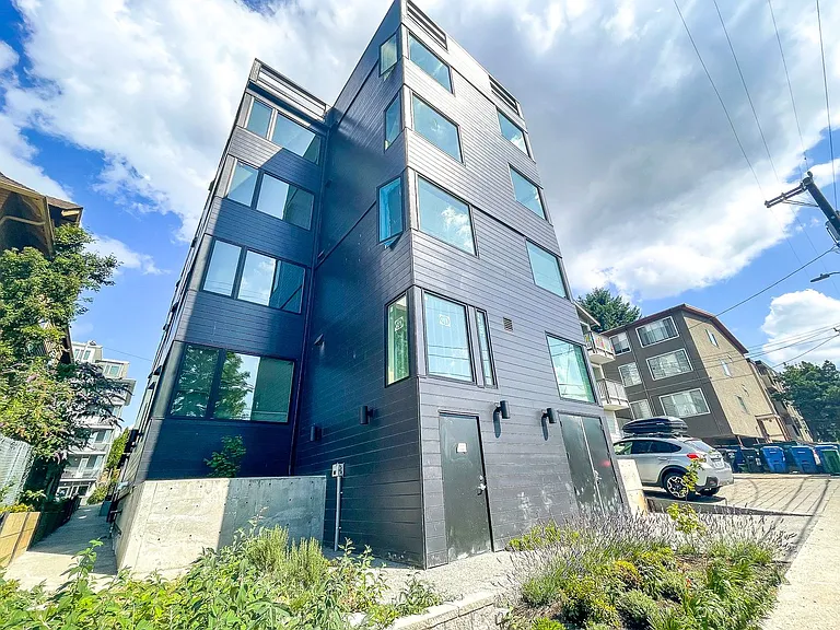 University Flats Apartments — Photo 41
