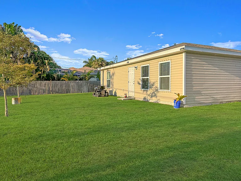 1958 SE Floresta Dr — Photo 32