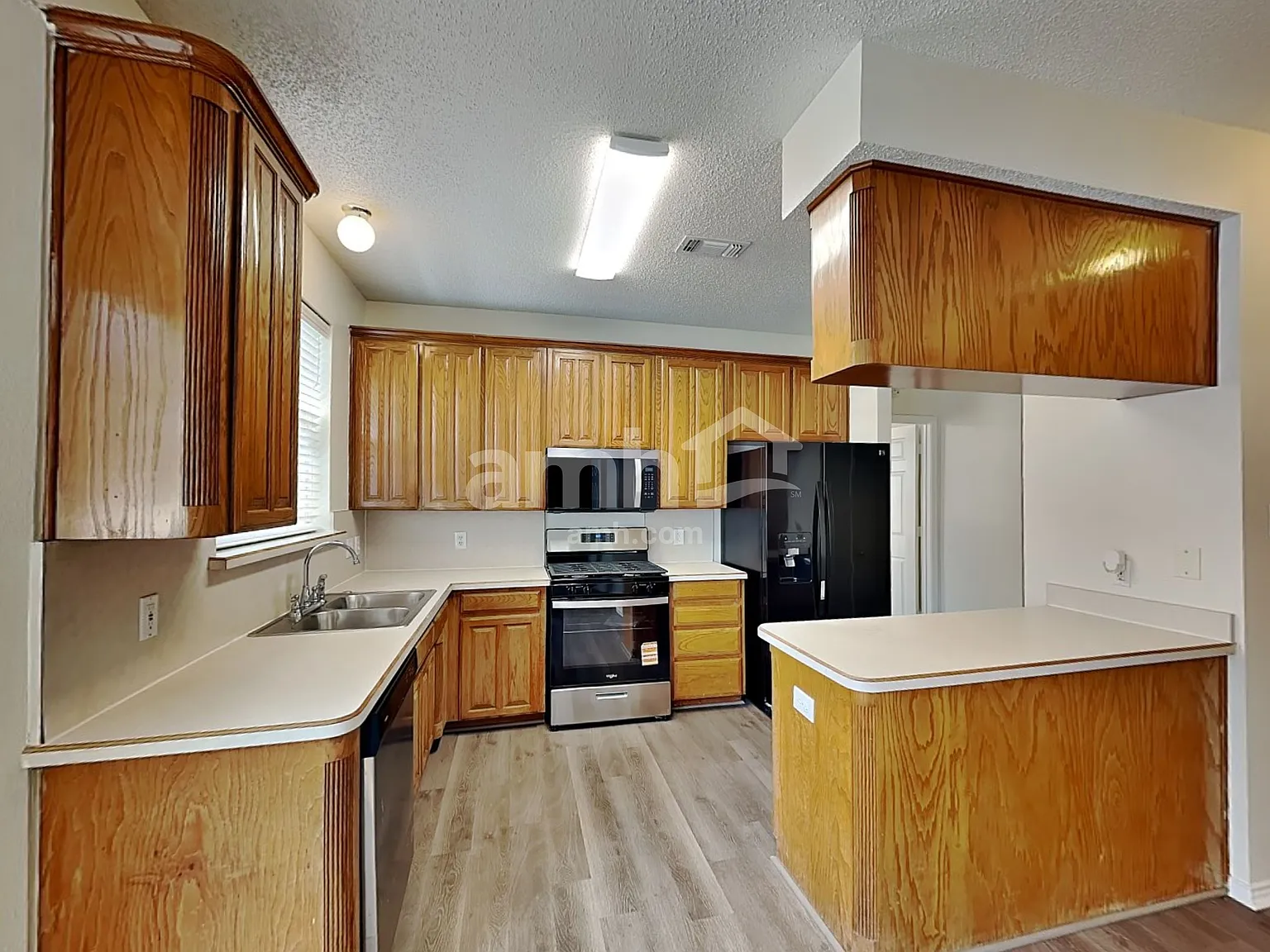 3 bed, 2.5 bath, 2085 sqft, $2,475 — Photo 3
