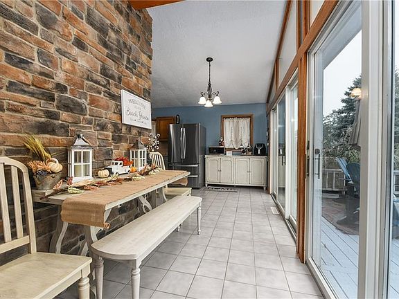 3rd image of 4283 Edgewater Dr