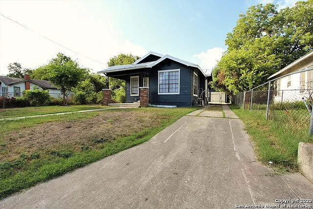 706 Canton — Photo 3