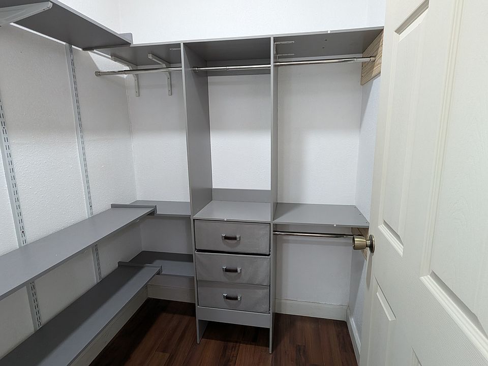 1st image of 4190 Malden Dr #1