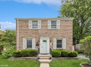 405 N Pine St, Mount Prospect, IL 60056