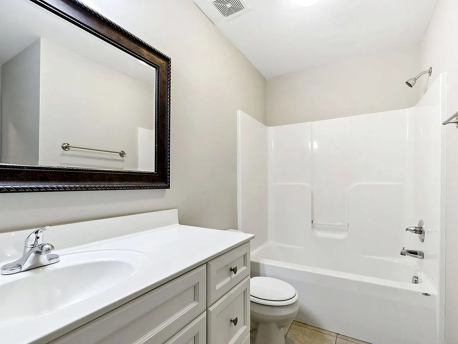 Spacious 2BR/1.5BA Townhome in Columbia Built 2016 — Photo 3
