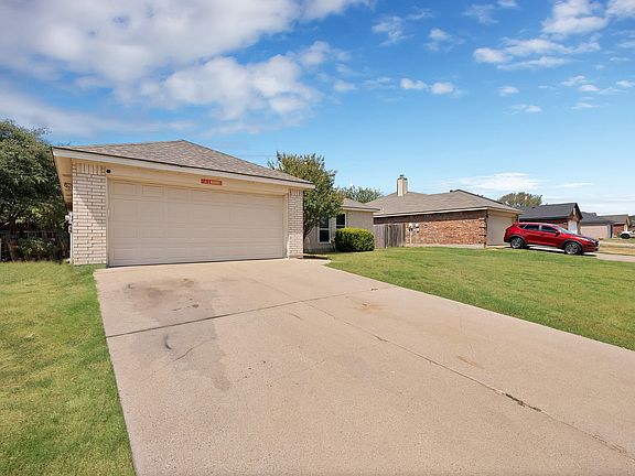 3rd image of 920 Cedar Ridge Ln