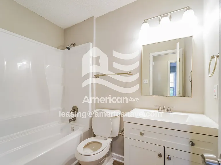 785736_014_wm_-_bathroom_13538860.jpg