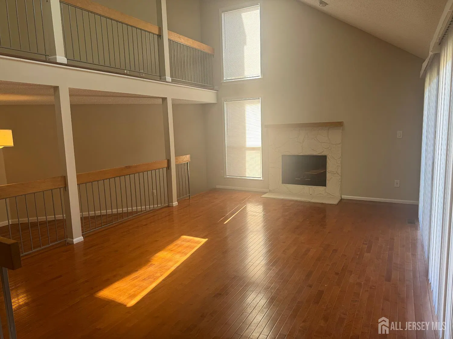 2 bed, 2.5 bath, 1604 sqft, $3,200 — Photo 3