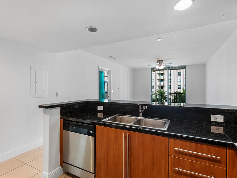 610 Clematis St #527 — Photo 5